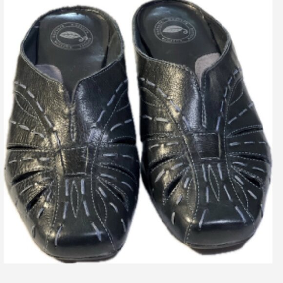 Nurture Slip On Mule Flats Lafayette Pierced Womens Size 6.5 Navy 1" Kitten Heel - Picture 3 of 4